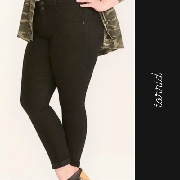 Torrid Denim Plus Size High Rise Skinny Jeans in Black • 22S - Picture 1 of 8